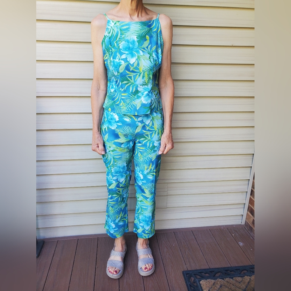 Used Women's Tropical Tank & matching Capris